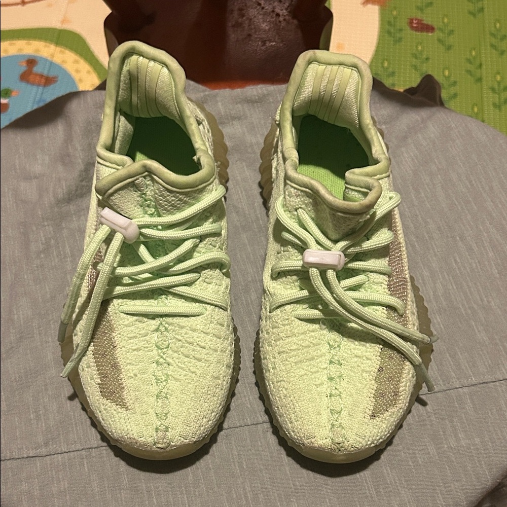 adidas Kids Light Green Sneakers Size 12- adidas Yeezy
Boost 350 V2 Glow